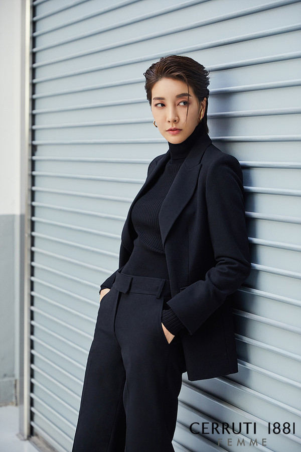 배우 진서연, 모던한 수트 룩으로 뽐낸 패션 화보 공개...‘겨울 여인의 카리스마'