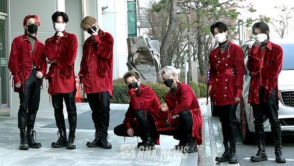 그룹 E'LAST (엘라스트 / 라노, 최인, 승엽, 백결, 로민, 원혁, 예준, 원준) [사진=RNX news]