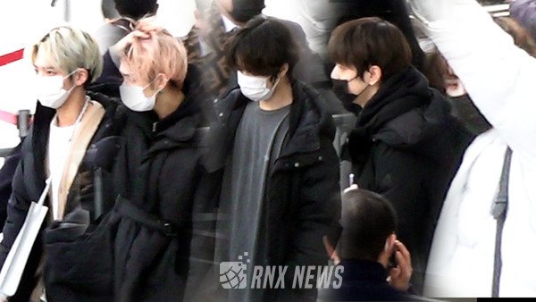 그룹 투모로우바이투게더 (TOMORROW X TOGETHER / 수빈, 연준, 범규, 태현, 휴닝카이) [사진=RNX news]