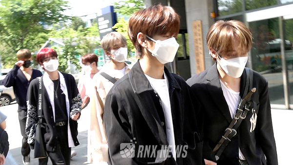 그룹 OMEGA X (오메가엑스 / 재한, 휘찬, 세빈, 한겸, 태동, XEN, 제현, KEVIN, 정훈, 혁, 예찬) [사진=RNX news]