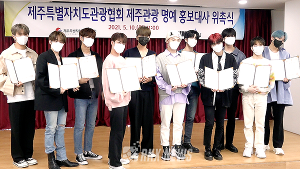 그룹 OMEGA X (오메가엑스 / 재한, 휘찬, 세빈, 한겸, 태동, XEN, 제현, KEVIN, 정훈, 혁, 예찬) [사진=RNX news]