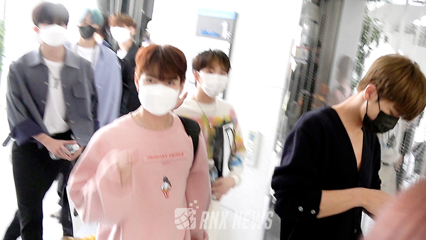 그룹 OMEGA X (오메가엑스 / 재한, 휘찬, 세빈, 한겸, 태동, XEN, 제현, KEVIN, 정훈, 혁, 예찬) [사진=RNX news]