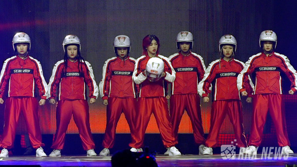 '스트릿 우먼 파이터' 댄스크루 HOOK ( 훅 / 아이키, 뤠이젼, 선윤경, 성지연, 오드, 예본, 효우)  [사진=RNX news]