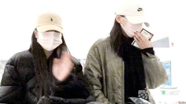 가수 권은비와 정예인  [사진=RNX news]