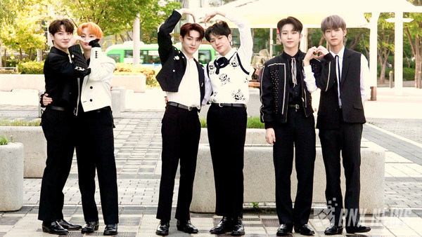 TNX (최태훈, 우경준, 장현수, 천준혁, 은휘, 오성준) [사진=RNX news]