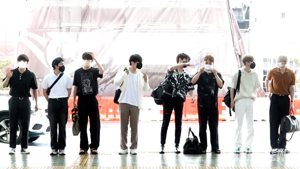 그룹 GoldenChild (Y, 이장준, TAG, 배승민, 봉재현, 김지범, 김동현, 홍주찬, 최보민) [사진=RNX news]