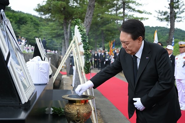 6일 윤석열 대통령이 고 김봉학 일병 안장식에 참석했다.(대통령실 제공)