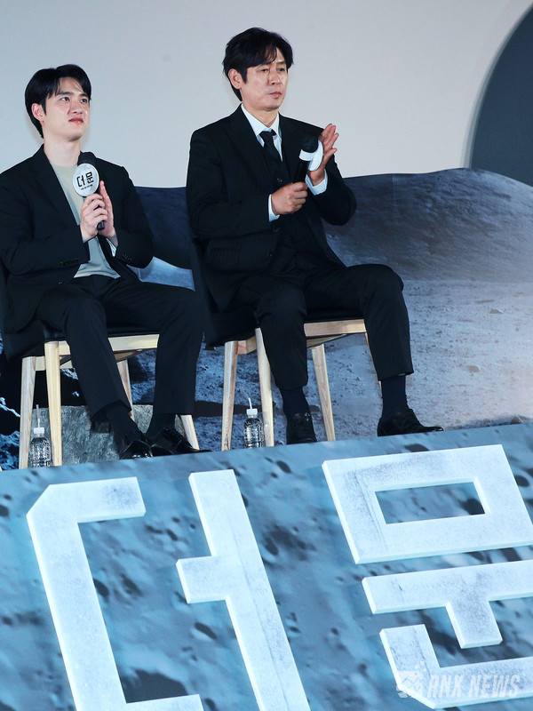 '지천명 아이돌' 설경구와 '아이돌' 도경수 [사진/영상=RNX news]