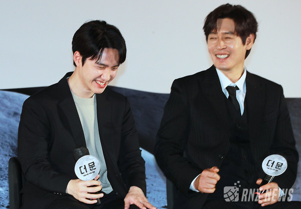 '지천명 아이돌' 설경구와 '아이돌' 도경수 [사진/영상=RNX news]