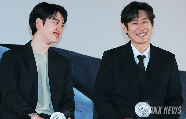 '지천명 아이돌' 설경구와 '아이돌' 도경수 [사진/영상=RNX news]