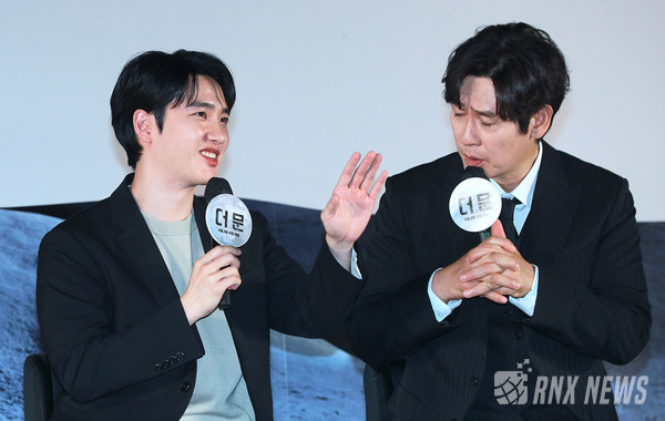 '지천명 아이돌' 설경구와 '아이돌' 도경수 [사진/영상=RNX news]