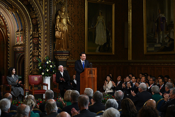 영국을 국빈 방문 중인 윤석열 대통령이 21일(현지시간) 런던 영국 의회에서 연설을 하고 있다. (사진=대통령실)