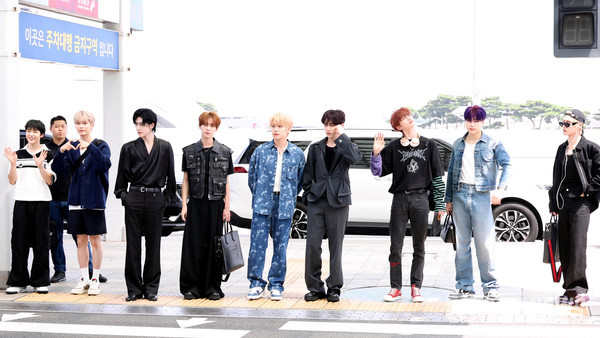 그룹 ZEROBASEONE (김지웅, 장하오, 성한빈, 석매튜, 김태래, 리키, 김규빈, 박건욱)  [사진=RNX news]