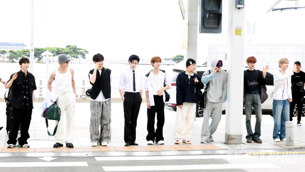 그룹 ZEROBASEONE (김지웅, 장하오, 성한빈, 석매튜, 김태래, 리키, 김규빈, 박건욱) [사진=RNX news]