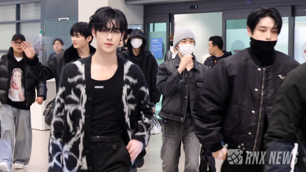 그룹 ZEROBASEONE (김지웅, 장하오, 성한빈, 석매튜, 김태래, 리키, 김규빈, 박건욱, 한유진)  [사진=RNX news]