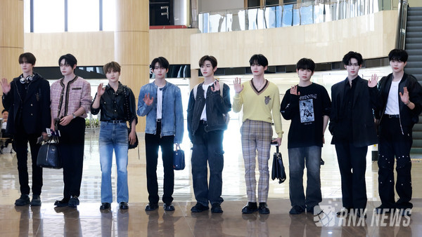 그룹 ZEROBASEONE (김지웅, 장하오, 성한빈, 석매튜, 김태래, 리키, 김규빈, 박건욱, 한유진)  [사진=RNX news]