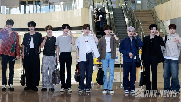 그룹 ZEROBASEONE (ZB1/김지웅, 장하오, 성한빈, 석매튜, 김태래, 리키, 김규빈, 박건욱, 한유진) [사진=RNX news]