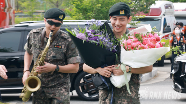 'BTS' RM (김남준)과 V(뷔)/김태형) [사진/영상=RNX news]