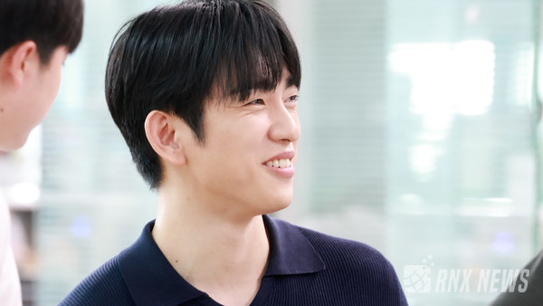 영상] GOT7 진영, 눈부신 왕자님 아우라 < 포토/영상 < 포토