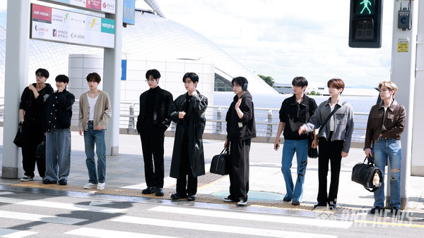 그룹 ZEROBASEONE (김지웅, 장하오, 성한빈, 석매튜, 김태래, 리키, 김규빈, 박건욱, 한유진)  [사진=RNX news]