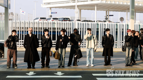 그룹 ZEROBASEONE (김지웅, 장하오, 성한빈, 석매튜, 김태래, 리키, 김규빈, 박건욱, 한유진)  [사진=RNX news]