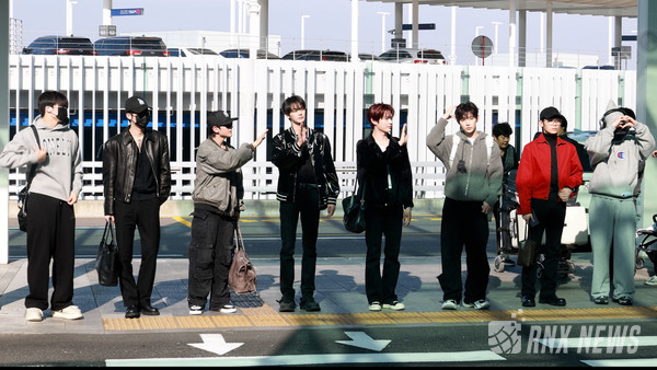 그룹 ZEROBASEONE (김지웅, 장하오, 성한빈, 석매튜, 김태래, 리키, 김규빈, 박건욱, 한유진)  [사진=RNX news]